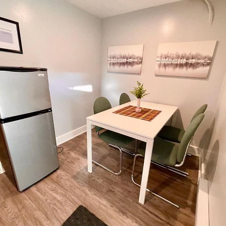Newly Renovated Studio, Separate Entrance Монреал Екстериор снимка