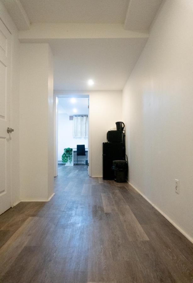 Newly Renovated Studio, Separate Entrance Монреал Екстериор снимка
