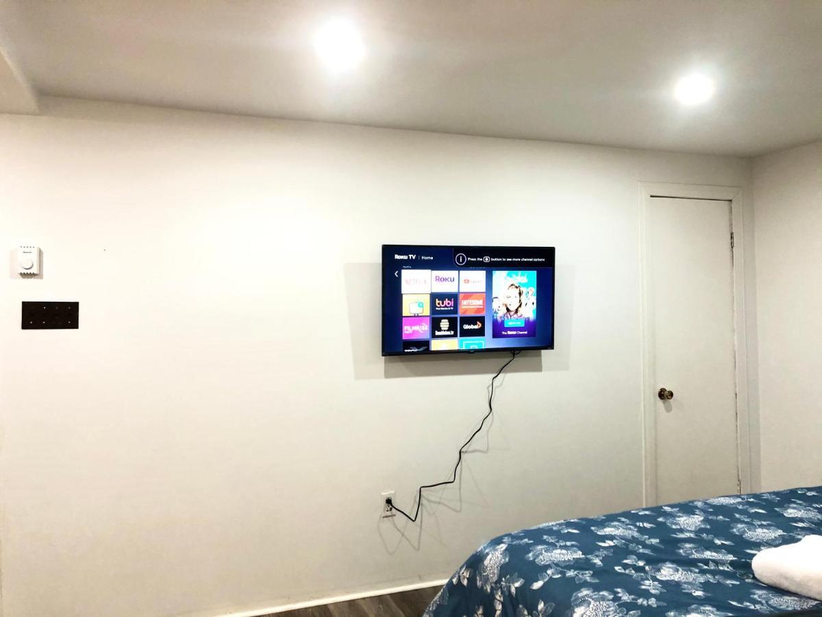 Newly Renovated Studio, Separate Entrance Монреал Екстериор снимка