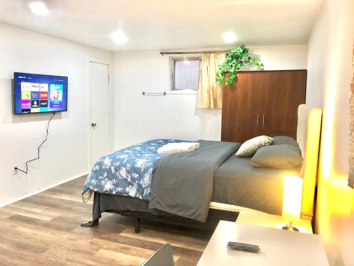 Newly Renovated Studio, Separate Entrance Монреал Екстериор снимка