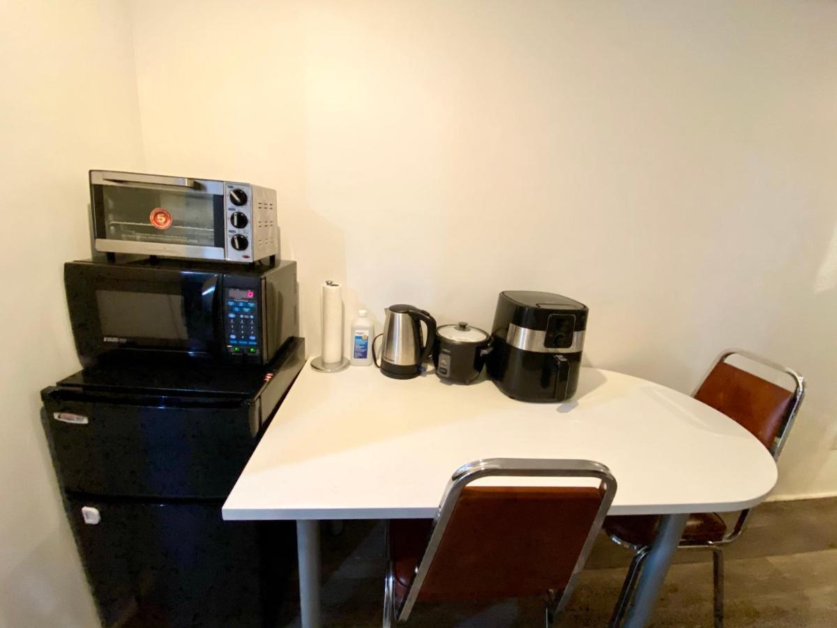 Newly Renovated Studio, Separate Entrance Монреал Екстериор снимка