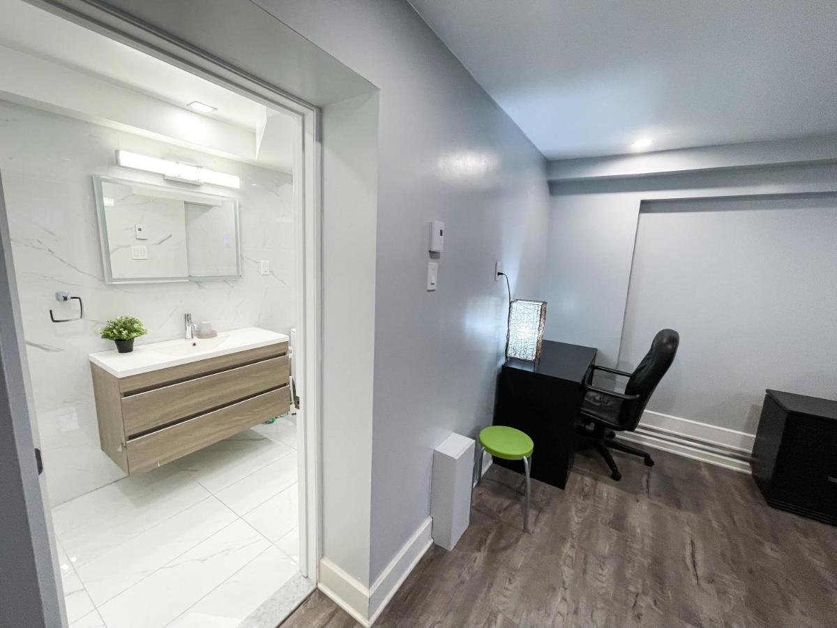 Newly Renovated Studio, Separate Entrance Монреал Екстериор снимка